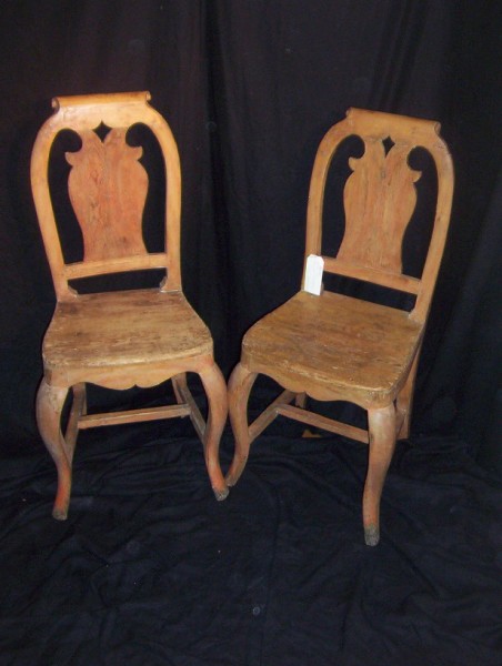 A pair of baroque/rococochairs in an original colour