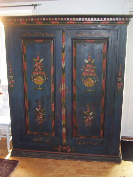 A cupboard in an original colour.From Skåne.