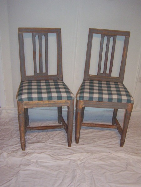 23. 2 gustavian chairs in original colour    Sold          (publ. 11/11-12)