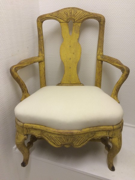 149.) Senbarock armlänsstol i original färg  (publ.5/3-17)